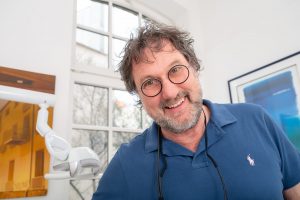 Zahnarzt Dr. Uwe Raben<br />
Düsseldorf